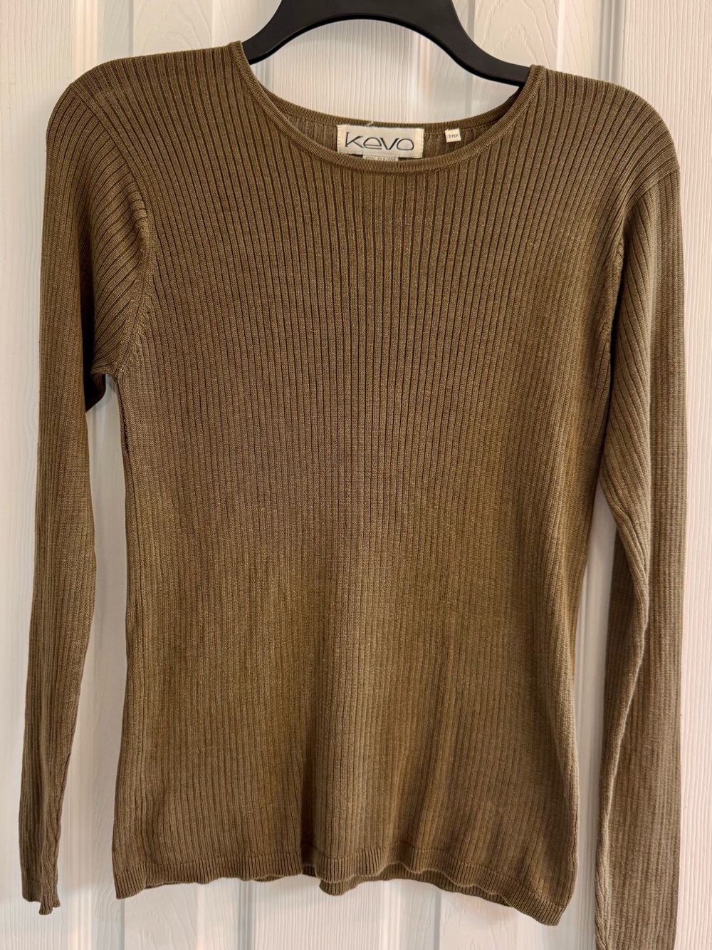 100% Silk. Kevo Women's Olive Ribbed Long-Sleeve Crew Top